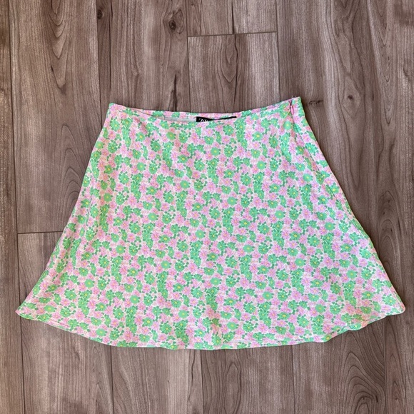 Zara satin floral mini skirt green and pink Size Medium - Picture 1 of 11